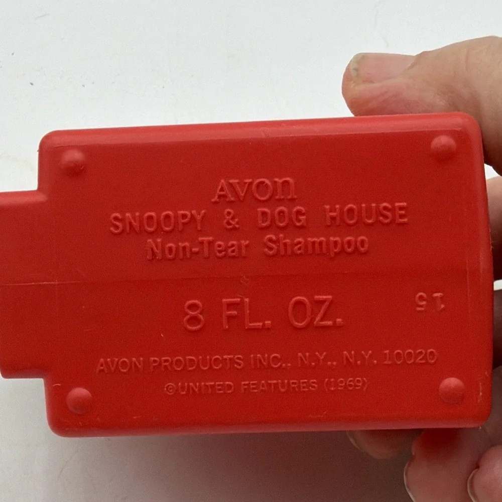 Vintage AVON  SNOOPY & DOGHOUSE New w Box No Shampoo 1969